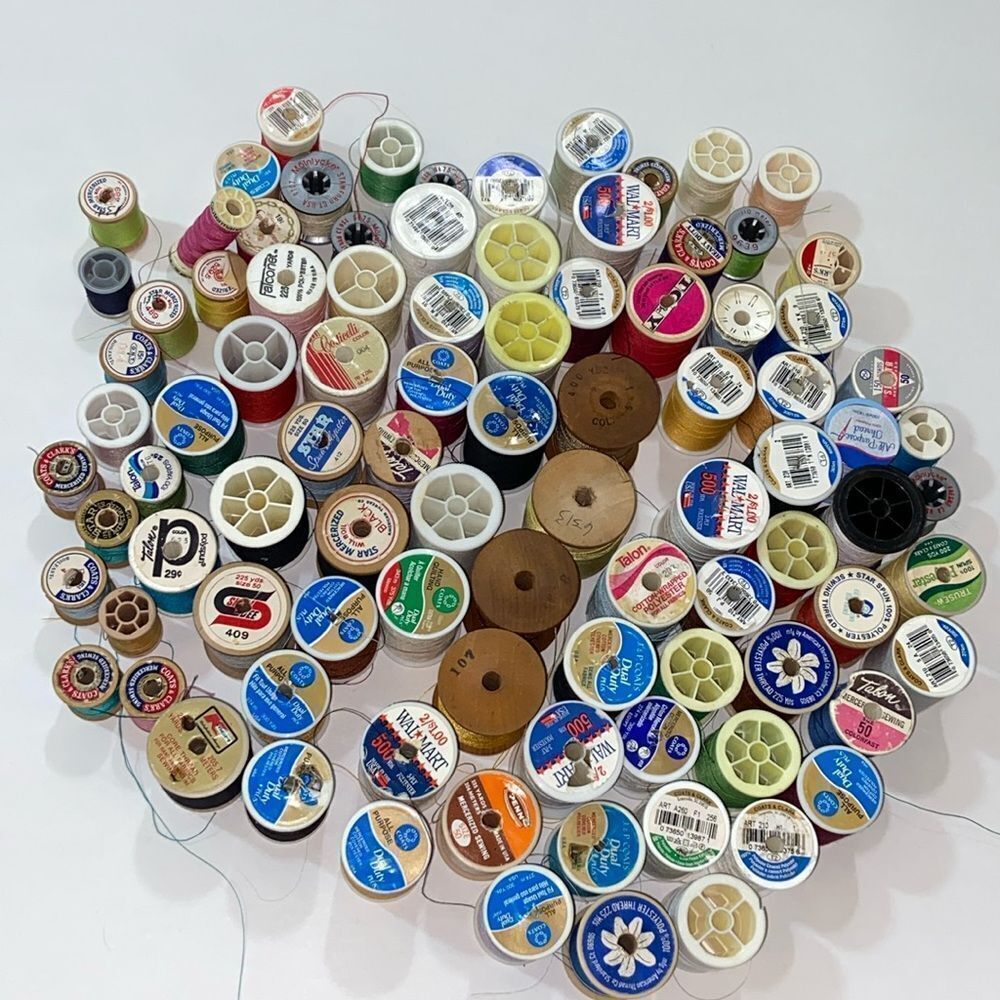 VTG, Lot 93 Pieces Approximately Sewing Thread Assorted Wood & Plastic Spots